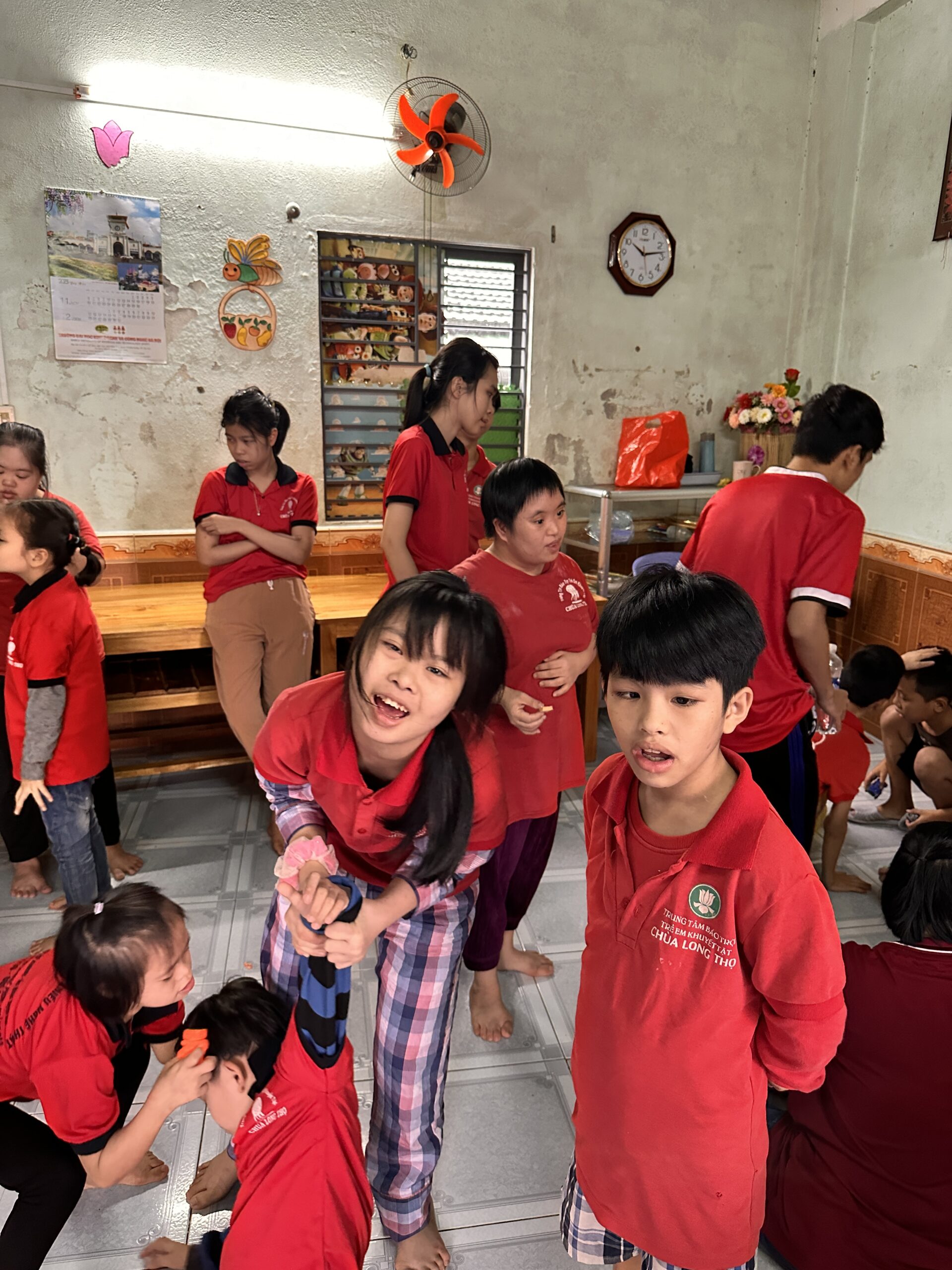 About Gánh Hàng Tình Thương